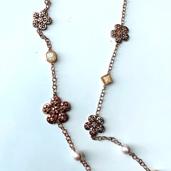 Famous brand Inspired flower and beads, pearls rose gold long necklace - Picture 3 of 5